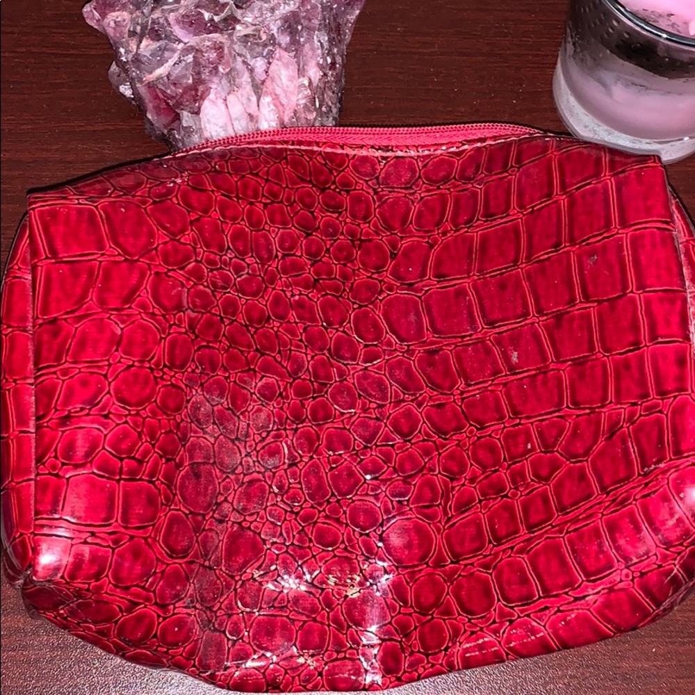 Estée Lauder makeup bag